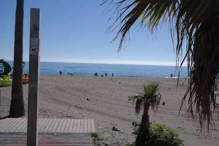 נרחה Apartamento En Primera Linea De Playa מראה חיצוני תמונה